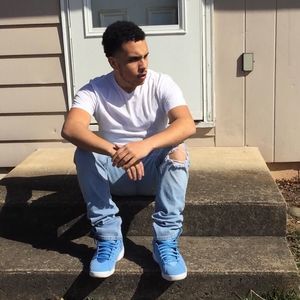 Meet your Posher, Levi